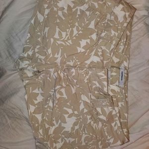 Express shorts, Women's size 4, tan & cream